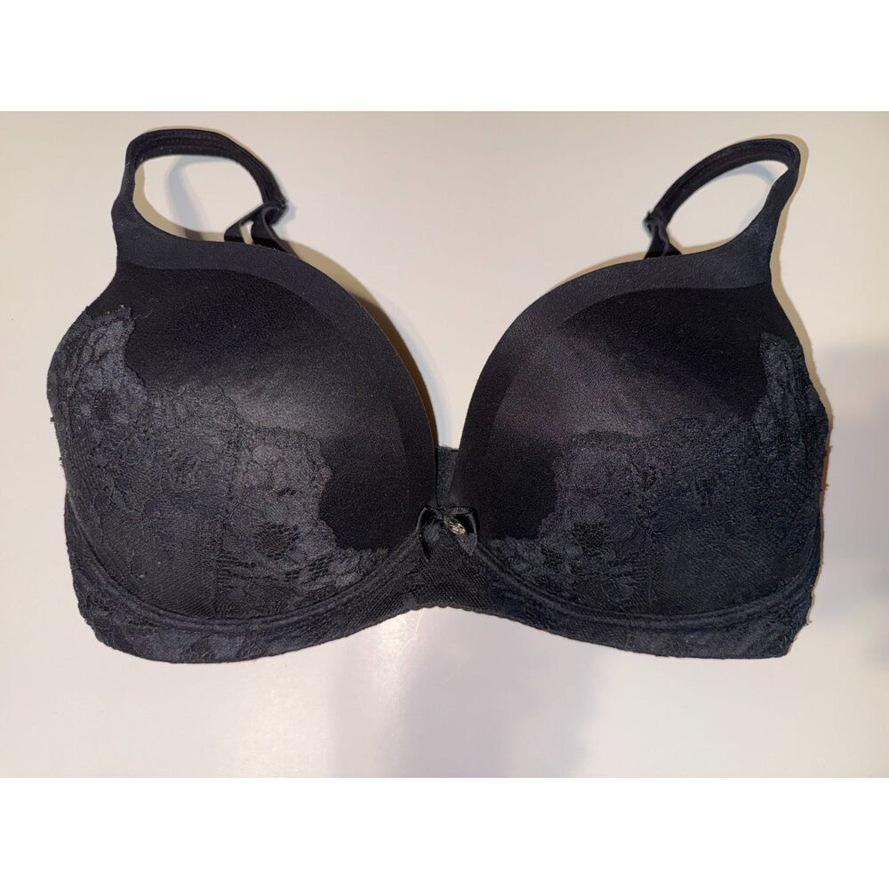 Victoria’s Secret Body by Victoria No-Wire Black 34DD with lace detail